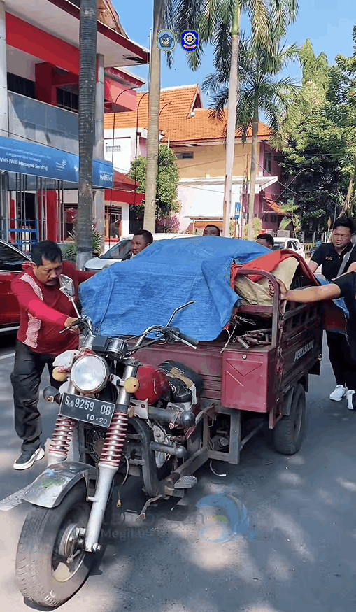 Foto: 🚨 Patroli Penertiban PKL Satpol PP Kabupaten Lamongan 🚨