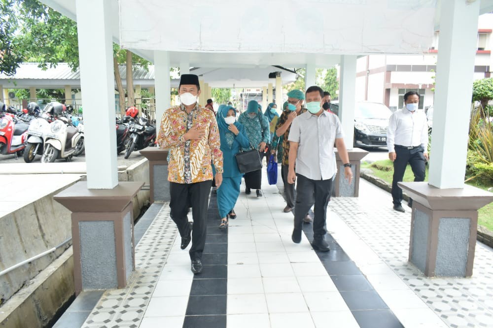 Bupati Yes Kunjungi Pasien Rujukan Home Care Service