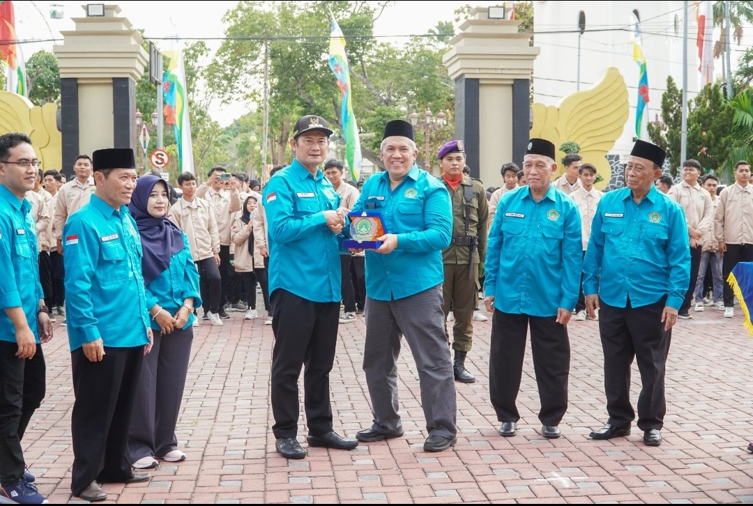 Berangkatkan KKN Unisla, Pak Yes Minta Kembangkan UMKM