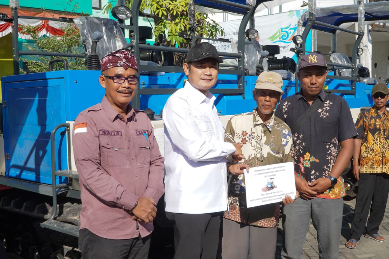 Aksi Amankan Swasembada Pangan, Bupati Lamongan Serahkan Bantuan Alsintan untuk Poktan