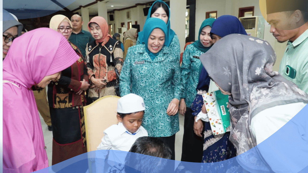 Ratusan Anak Lamongan Ikuti Khitan Massal