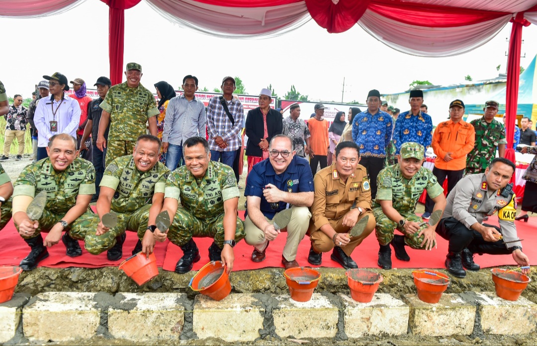 Foto: Wakil Panglima TNI Apresiasi Progres Pembangunan KDKMP Lamongan