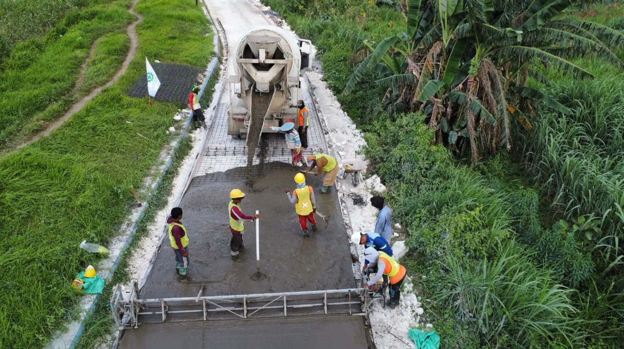 Foto: REKONTRUKSI RUAS JALAN GAMPANG - PETIIN