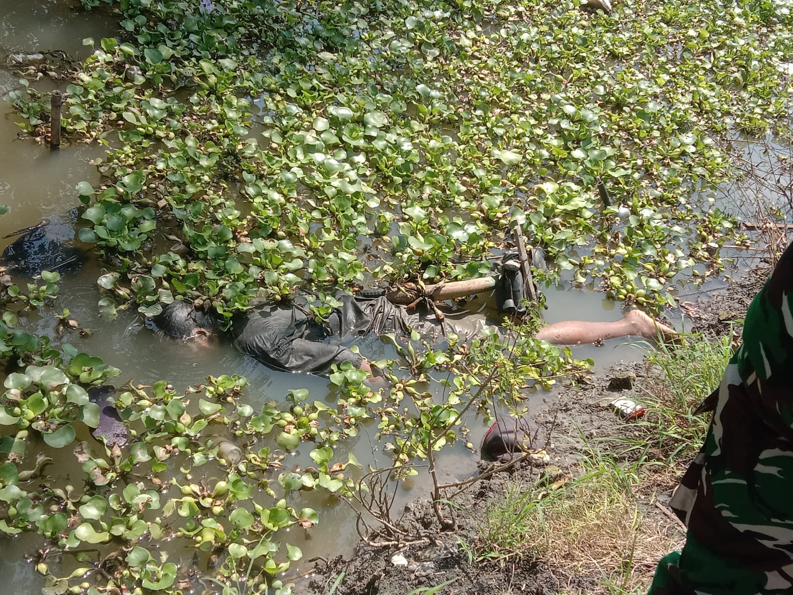 Foto: LAPORAN KEJADIAN MENINGGAL DUNIA TENGGELAM DI SUNGAI DESA WARUKULON KEC. PUCUK-LAMONGAN
