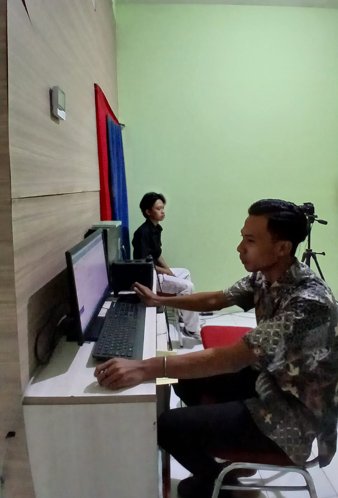 Foto: Kegiatan Proses Pelayanan Akte Kelahiran/AKte Kematian,Perpindahan dan Keatangan, kartu Keluarga Serta Pembuatan dan Perekaman E-KTP Kecamatan Pucuk 2026