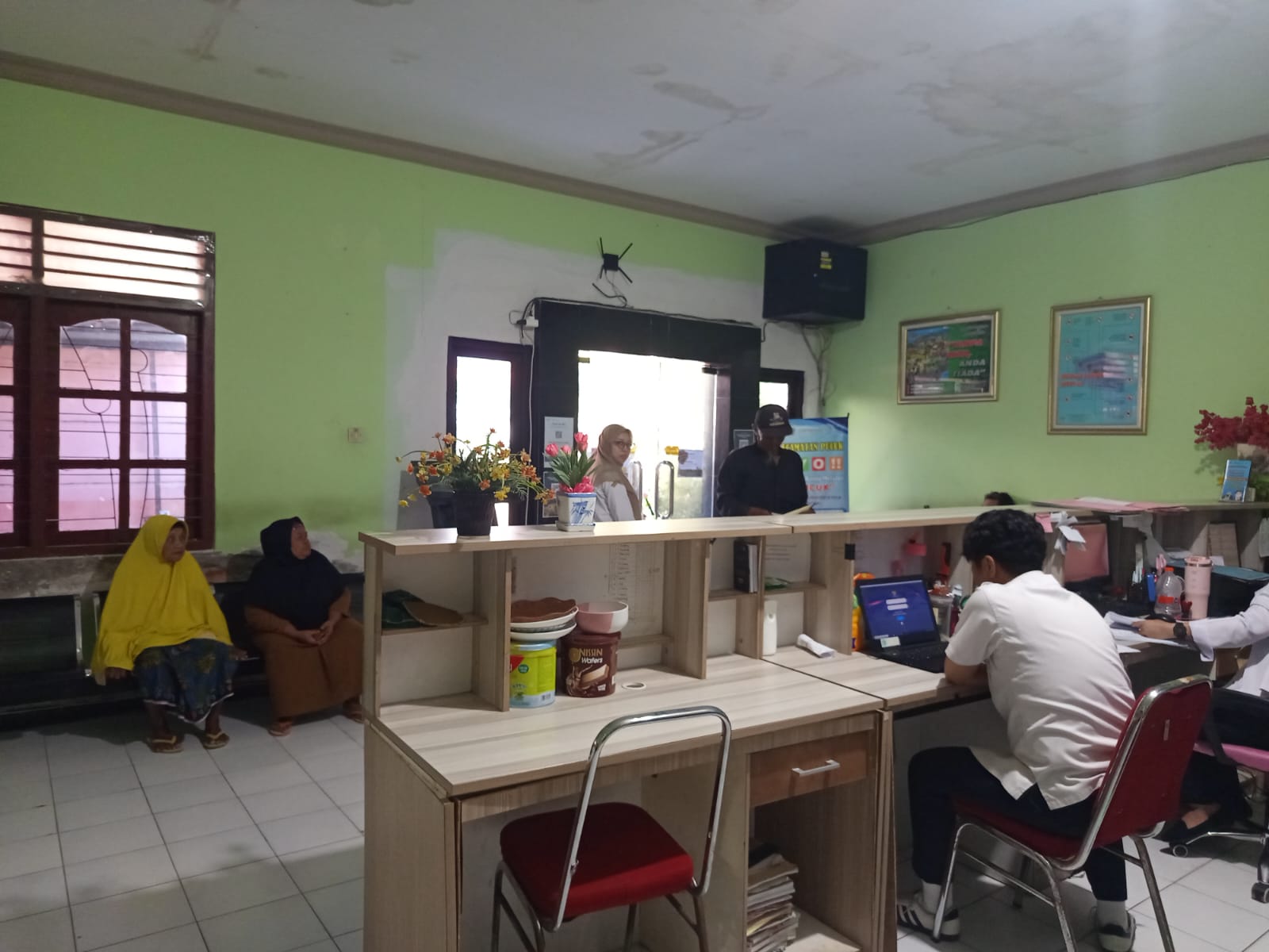 Kegiatan Rutinitas Pelayanan Masyarakat Wiyalah Kecmatan Pucuk Terkait Pengurusan Berkas Administrasi Pendudukan