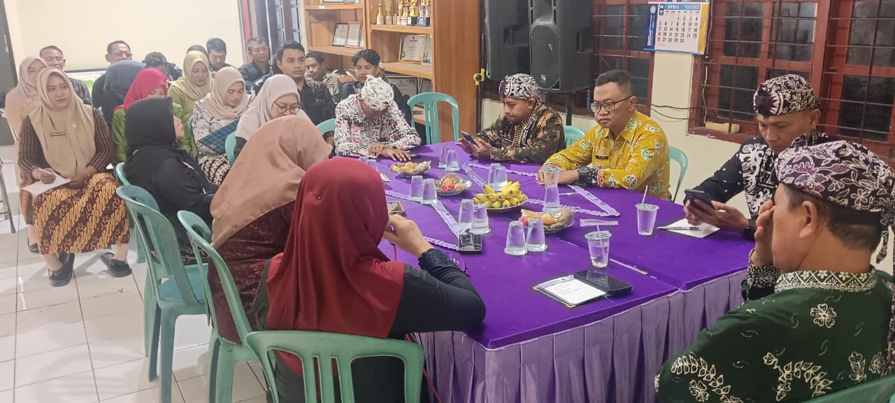 Kegiatan Rapat Staf PNS dan PPPK dengan di pimpin Camat Pucuk 2026