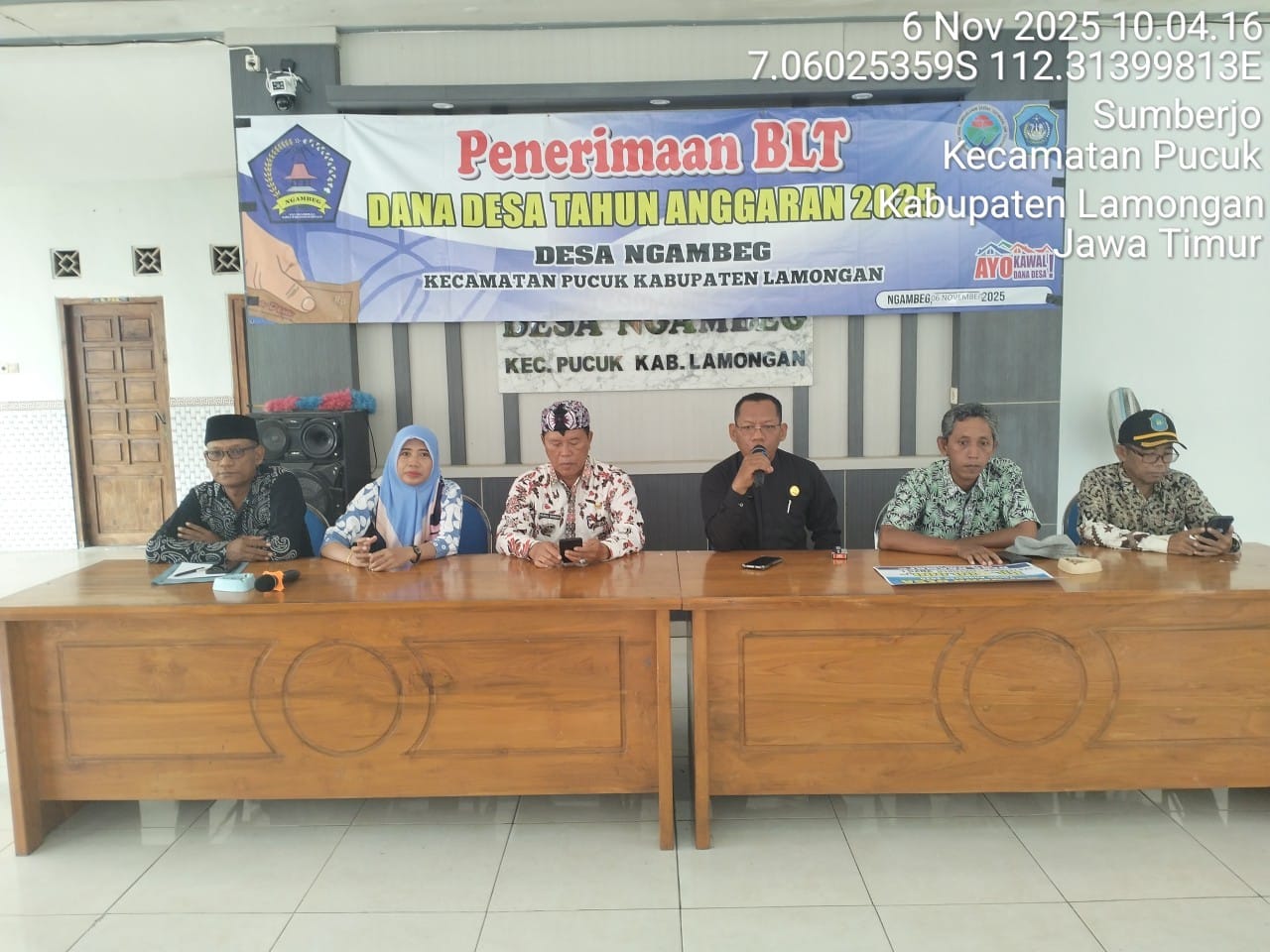 Foto: CAMAT PUCUK MENGHADIRI PENERIMAAN BLT DANA DESA TAHUN ANGGARAN 2025 DESA NGAMBEG KECAMATAN PUCUK