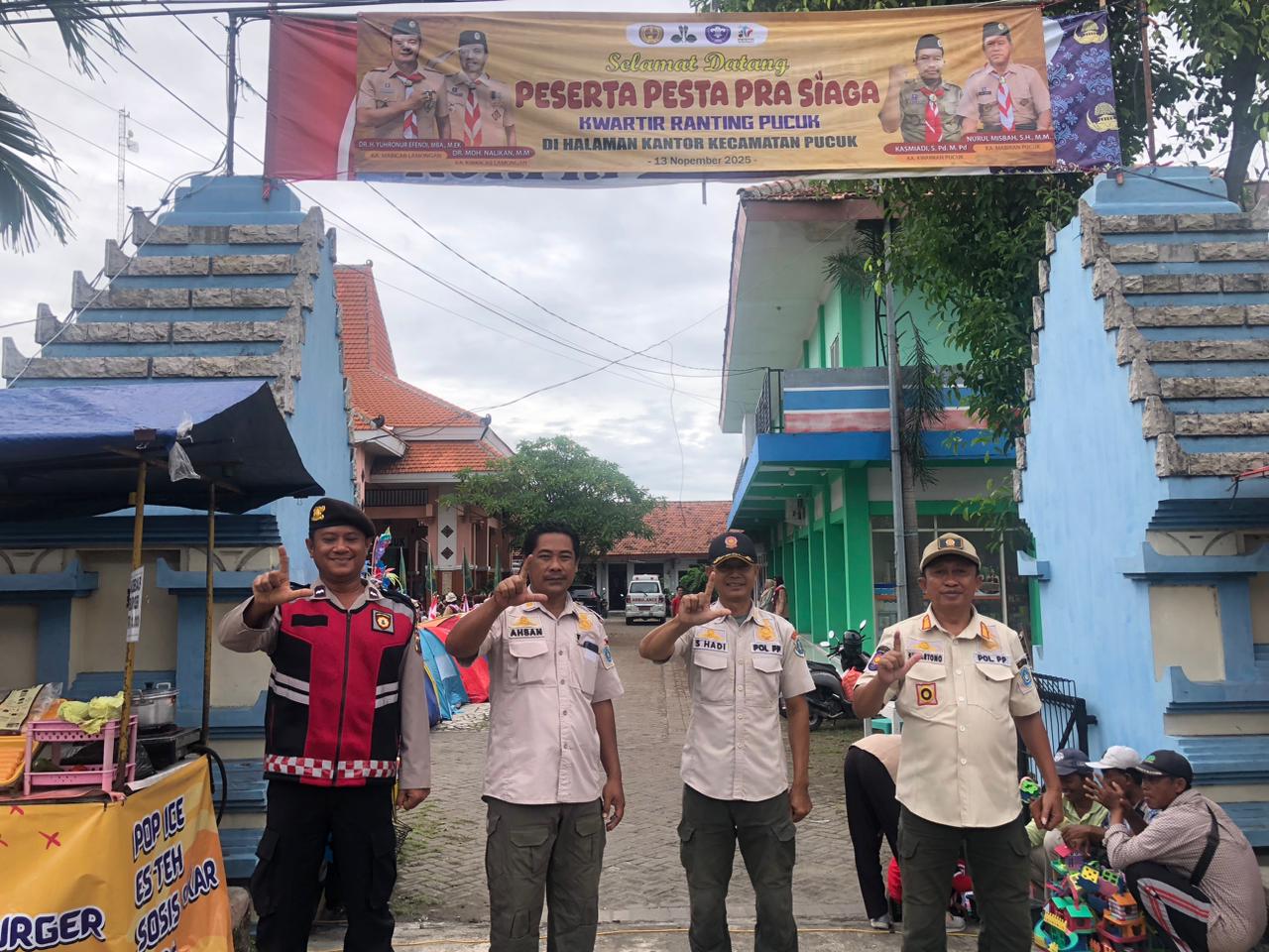 Foto: KASI TRANTIBUM BESERTA STAF DAN ANGGOTA POLSEK TURUT MELAKUKAN PENGAMANAN SERTA MEMASTIKAN KEGIATAN BERJALAN TERTIB DAN LANCAR