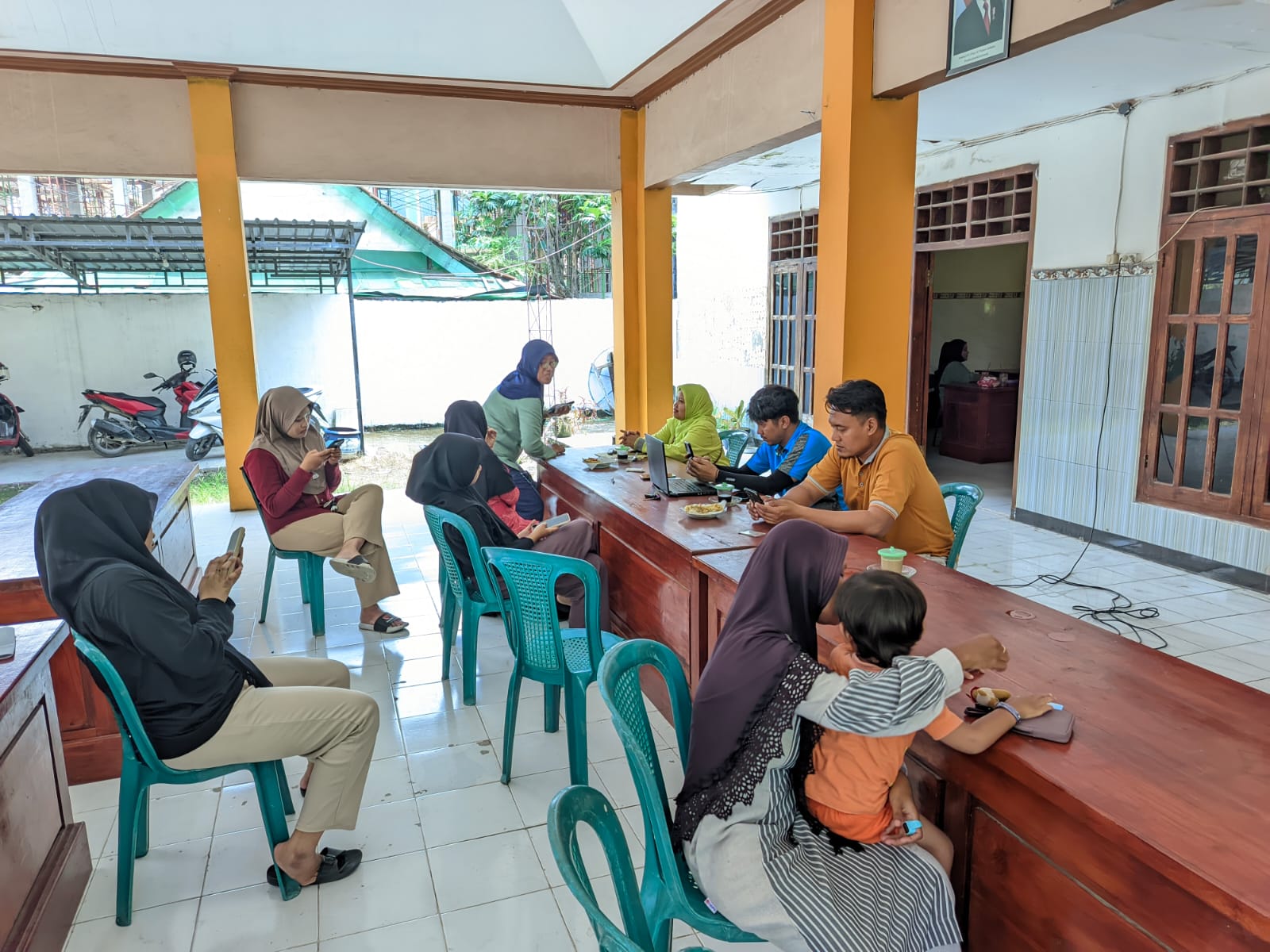 Foto: KEGIATAN PROGAM JEMPUT BOLA PENDAFTARAN ( I K D ) IDENTITAS KEPENDUDUKAN DIGITAL DI DESA TANGGUNGAN KEC.PUCUK KAB. LAMONGAN