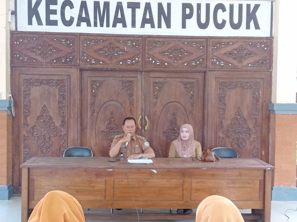 Foto: RAPAT RUTIN STAF KECAMATAN PUCUK