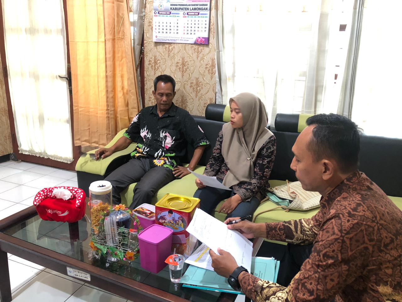 Foto: OPTIMALISASI PELUNASAN PBB-P2 DESA WARUKULON DI KANTOR KECAMATAN PUCUK