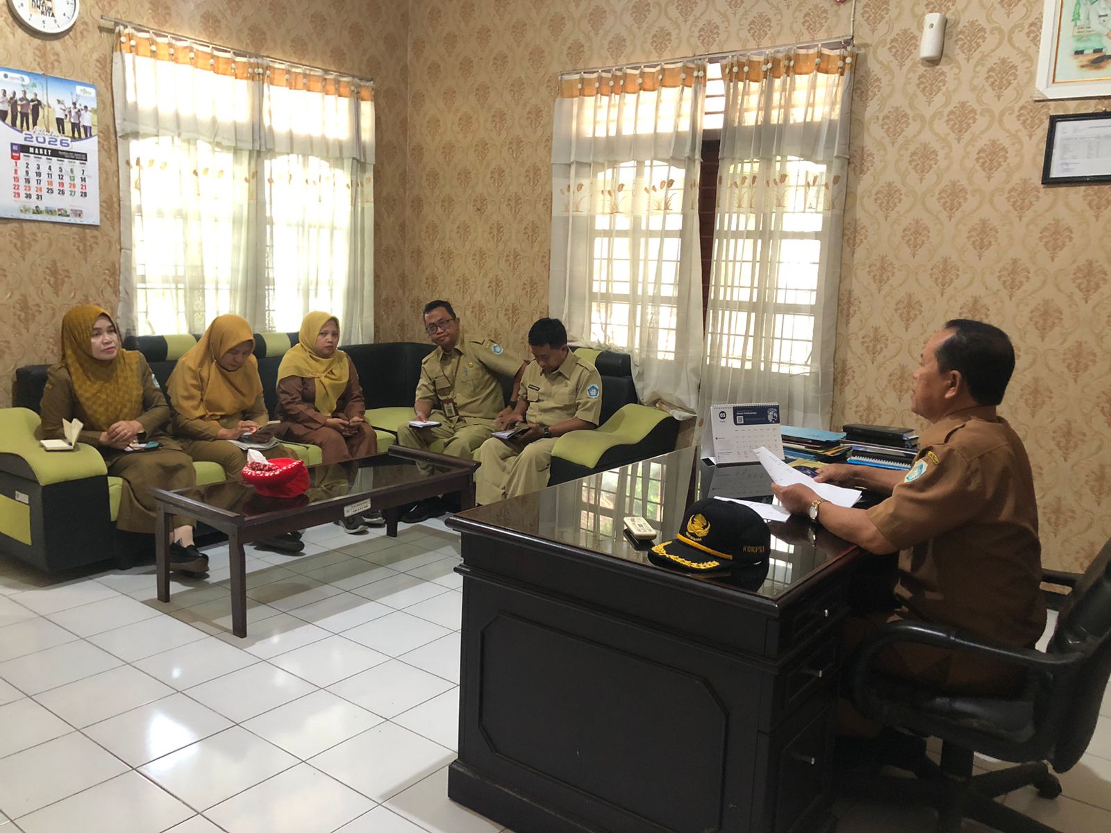 Foto: Kegiatan Rapat Camat Pucuk Bersama Kasi Dan Kasubag Kecamatan Pucuk