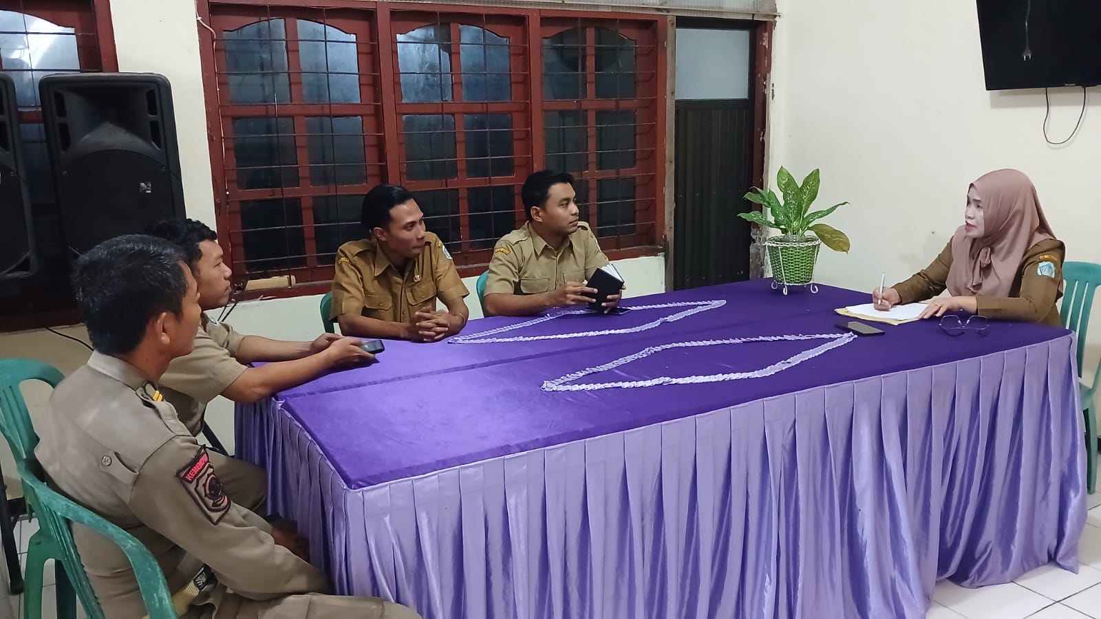 Foto: Rapat Koordinasi dan Evaluasi Operator SI BATMAN Kecamatan Pucuk dilaksanakan sebagai bentuk penguatan koordinasi dan peningkatan kualitas pelaporan