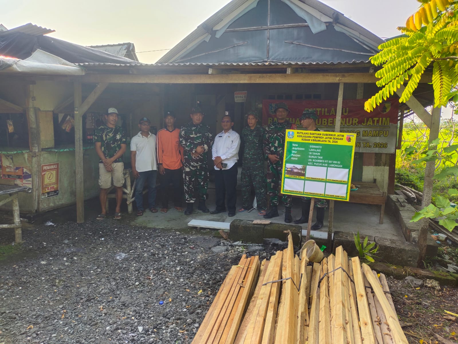Foto: Kegiatan Kegiatan Bedah Rumah bantuan Gubenur Jawa Timur Di Desa Ngambeg Kecamatan Pucuk Tahun 2026