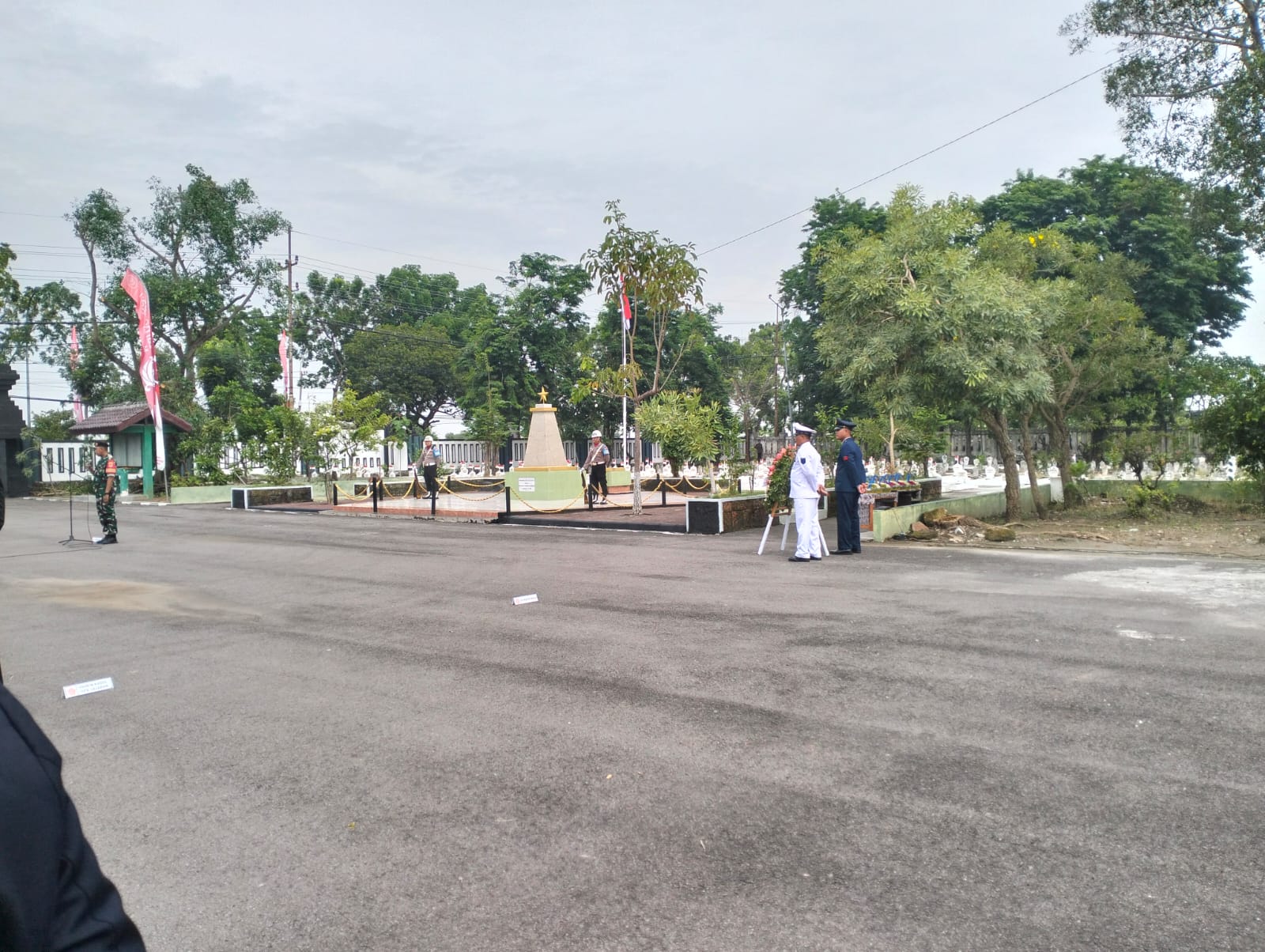 Foto: CAMAT PUCUK MENGIKUTI UPACARA ZIARAH NASIONAL TAHUN 2025 DI TMP KUSUMA NEGARA KABUPATEN LAMONGAN