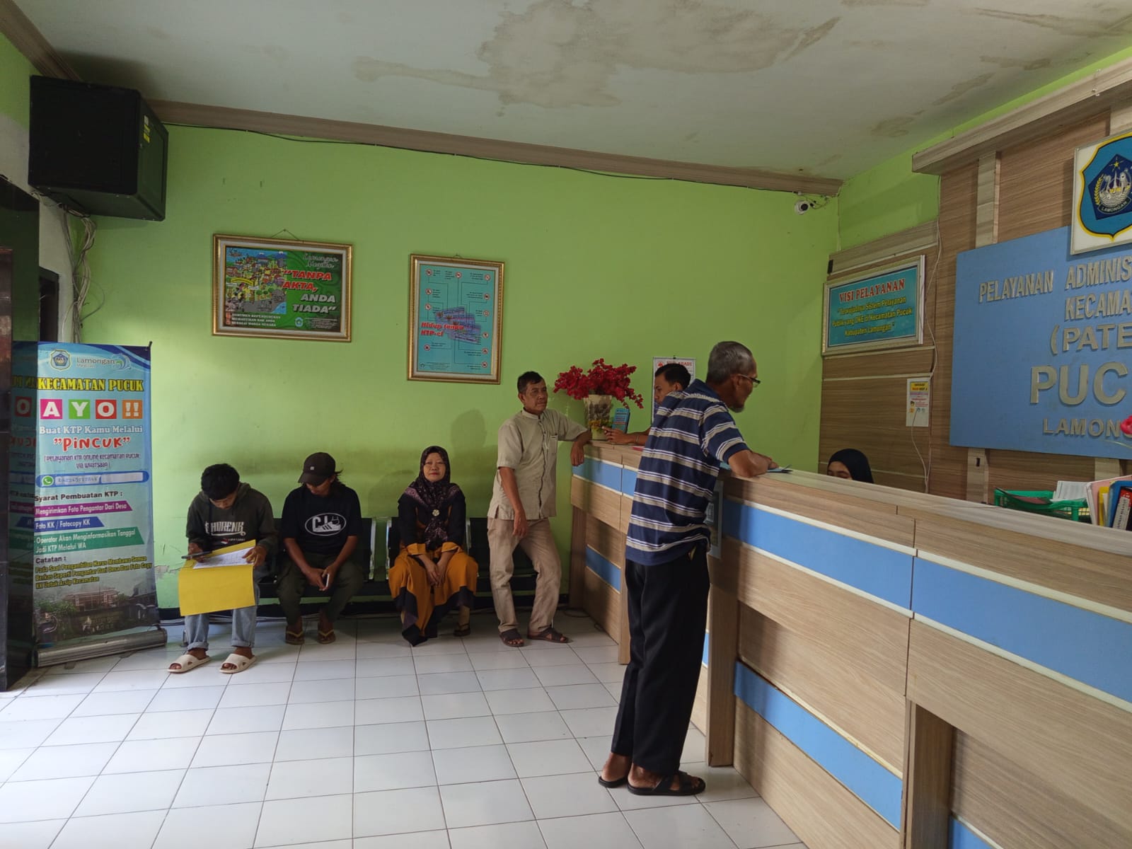 Foto: Kegiatan Proses Pelayanan Akte Kelahiran/AKte Kematian,Perpindahan dan Keatangan, kartu Keluarga Serta Pembuatan dan Perekaman E-KTP Kecamatan Pucuk 2026