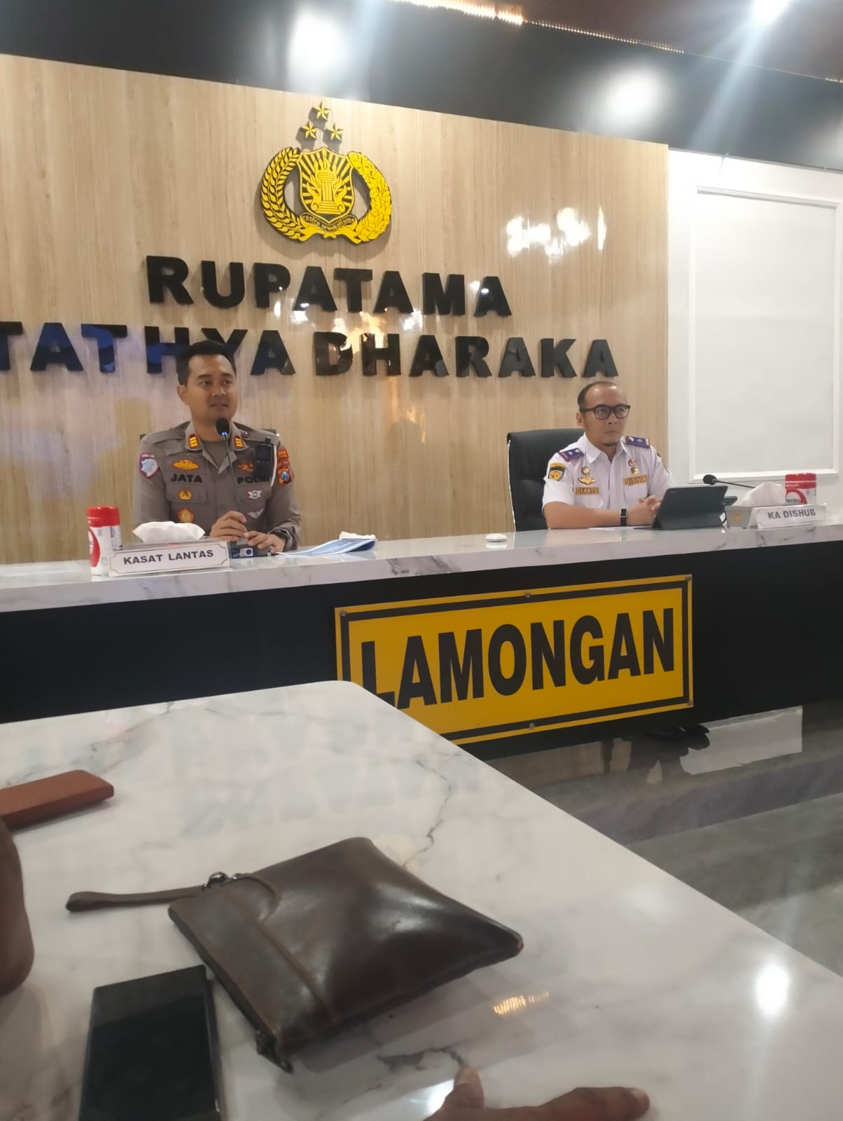 Foto: Camat Pucuk menghadiri Rapat Koordinasi terkait keselamatan di perlintasan rel kereta api yang dilaksanakan di Polres Lamongan.