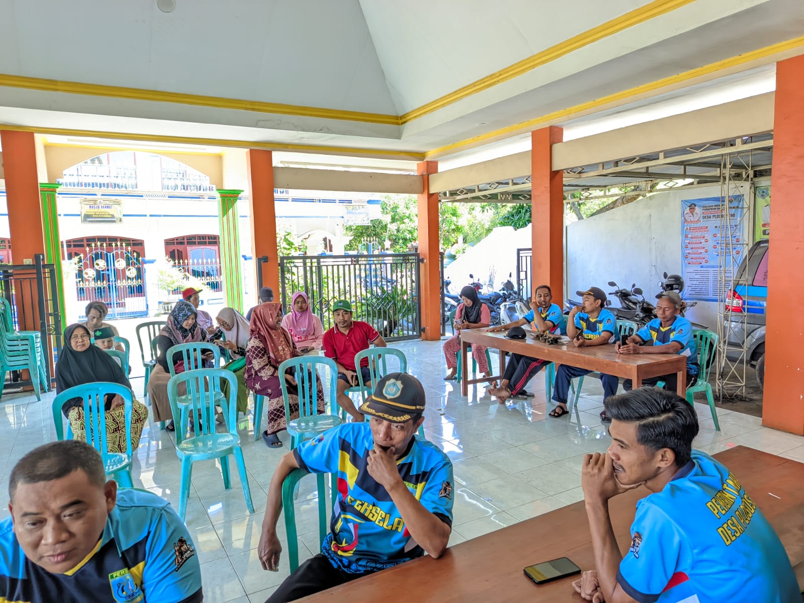 PROGAM KEGIATAN JEMPUT BOLA PENDAFTARAN IDENTITAS KEPENDUDUKAN DIGITAL ( IKD ) DI DESA PLOSOSETRO KEC. PUCUK