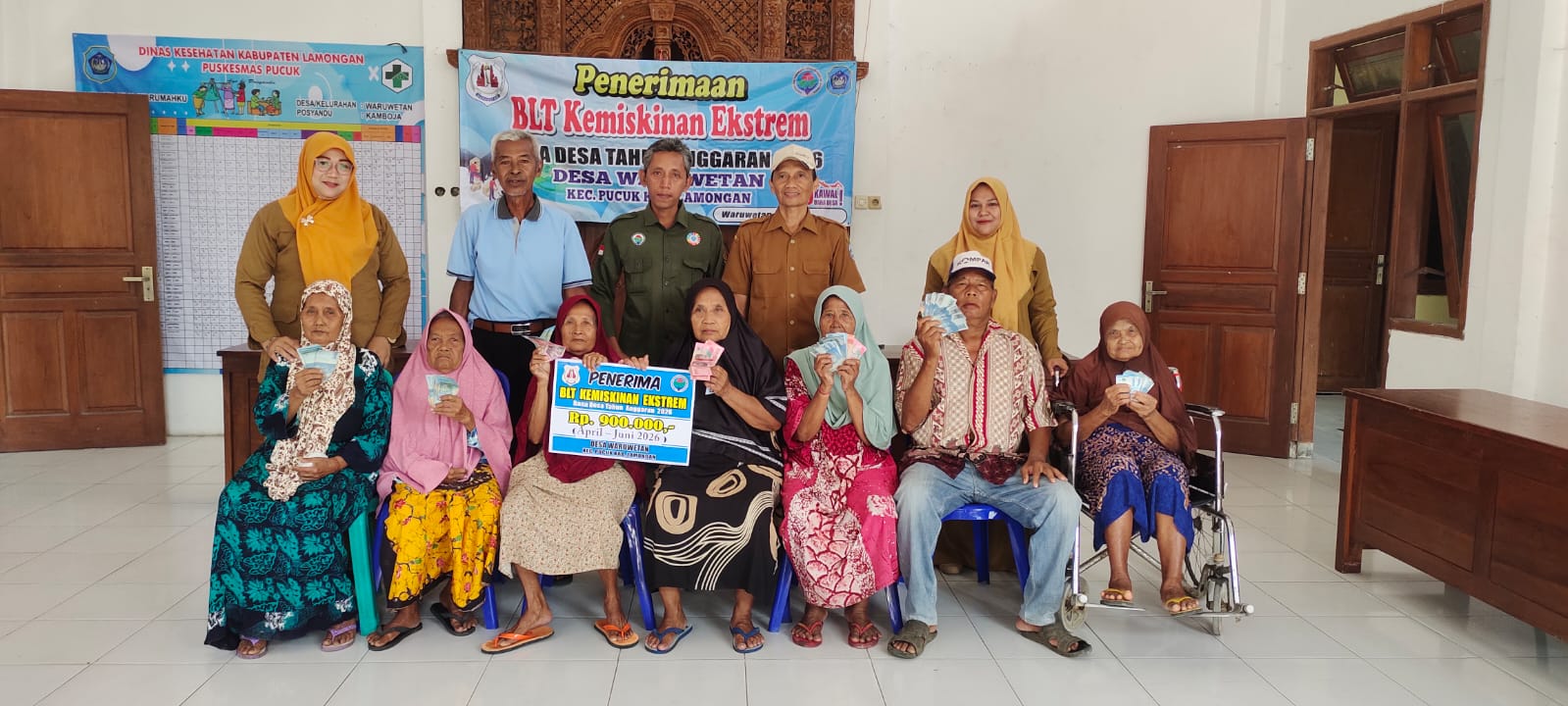Foto: Kegiatan Penyaluran Bantuan BLT DD Bulan 4,5,6 Desa Waruwetan Kecamatan Pucuk Tahun 2026