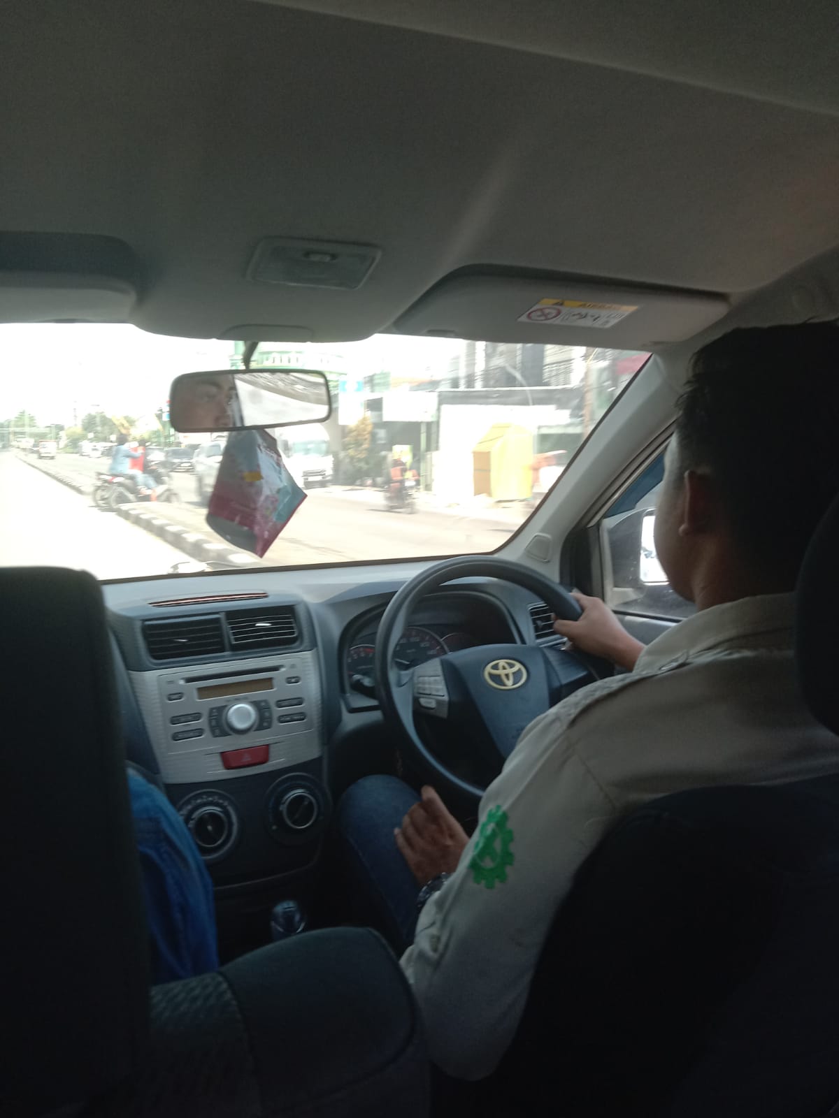 Foto: Kegiatan mendampingi Petugas proyek jembatan Desa kesambi untuk mencari jalur alternatif di wilayah kecamatan Pucuk