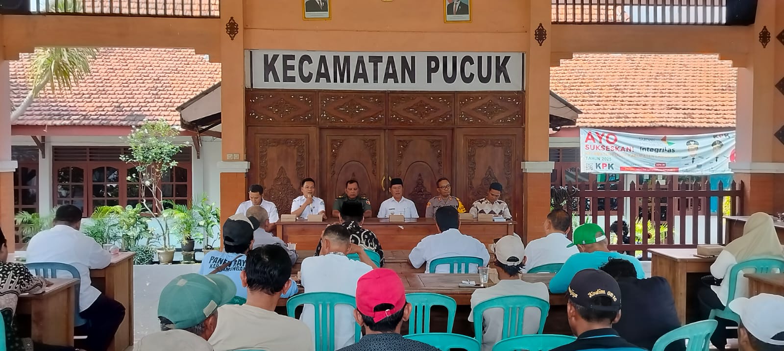 Foto: SOSIALISASI HARGA PUPUK BERSUBSIDI DI PENDOPO KECAMATAN PUCUK