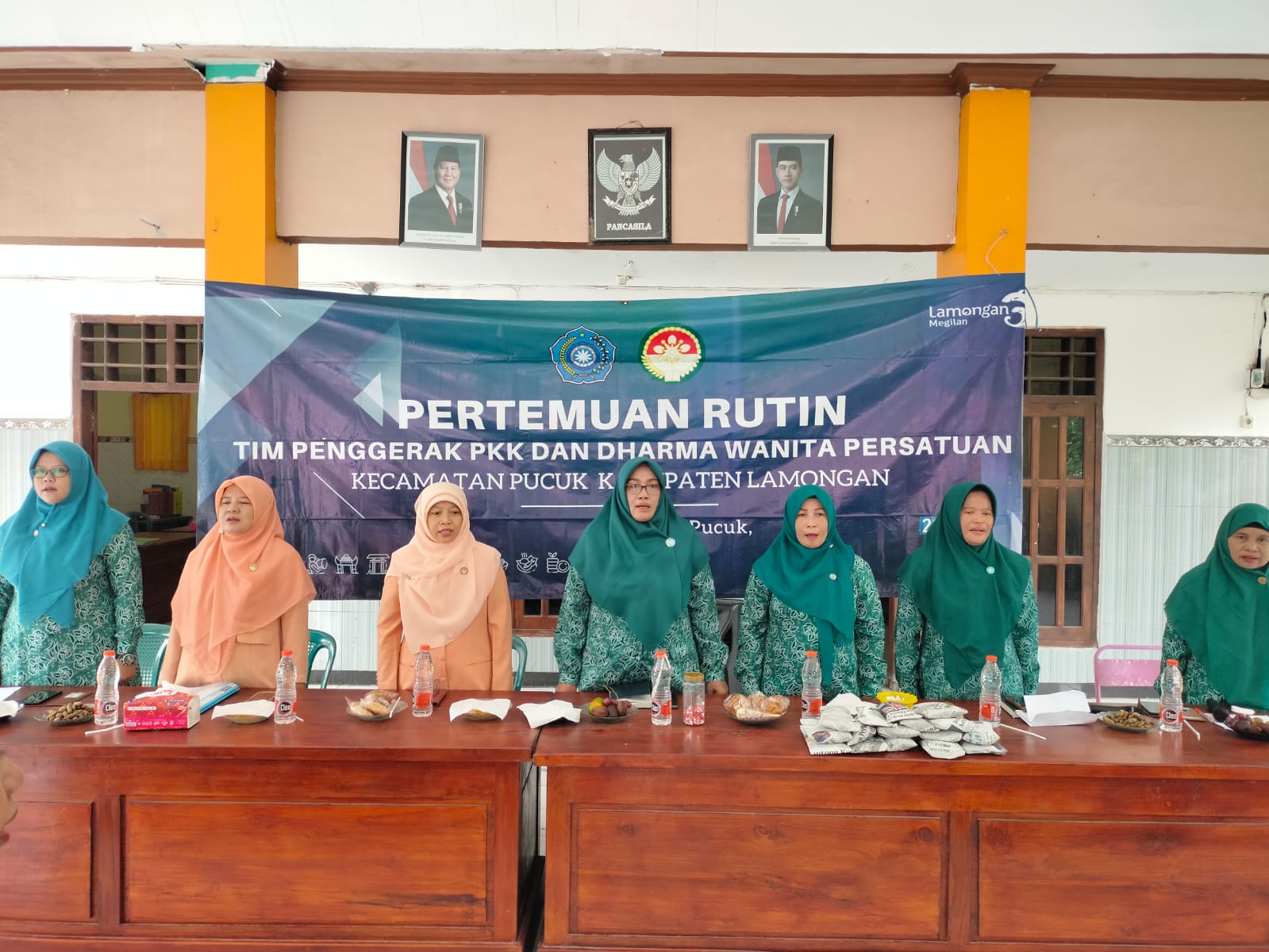 Foto: PERTEMUAN RUTIN PKK DAN DWP KECAMATAN PUCUK DI DESA TANGGUNGAN