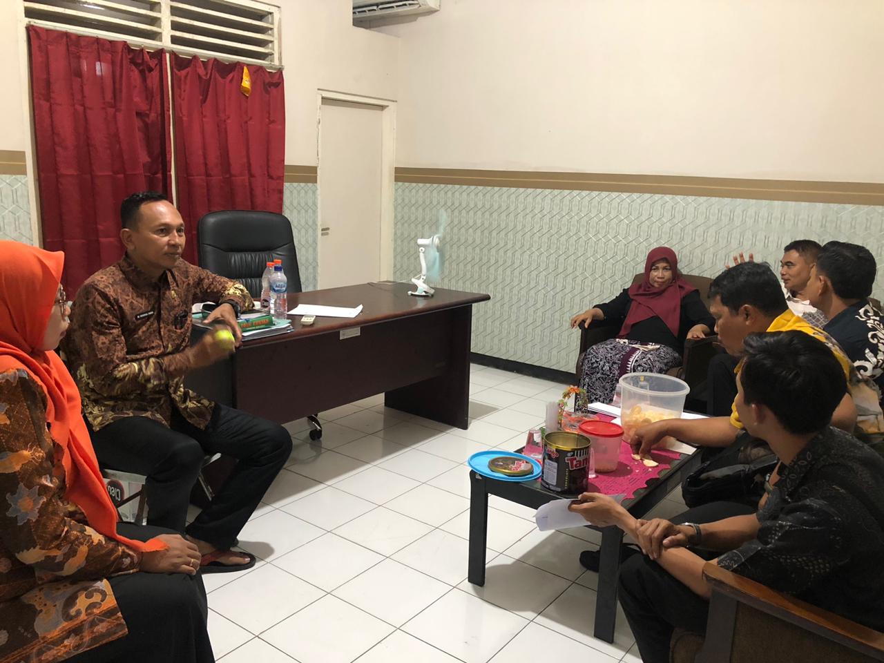 Foto: BAPENDA LAMONGAN DATANG KE KECAMATAN PUCUK UNTU MENYAMPAIKAN PEMBERTAHUAN TERKAIT APEL KENDARAAN DINAS KECAMATAN PUCUK