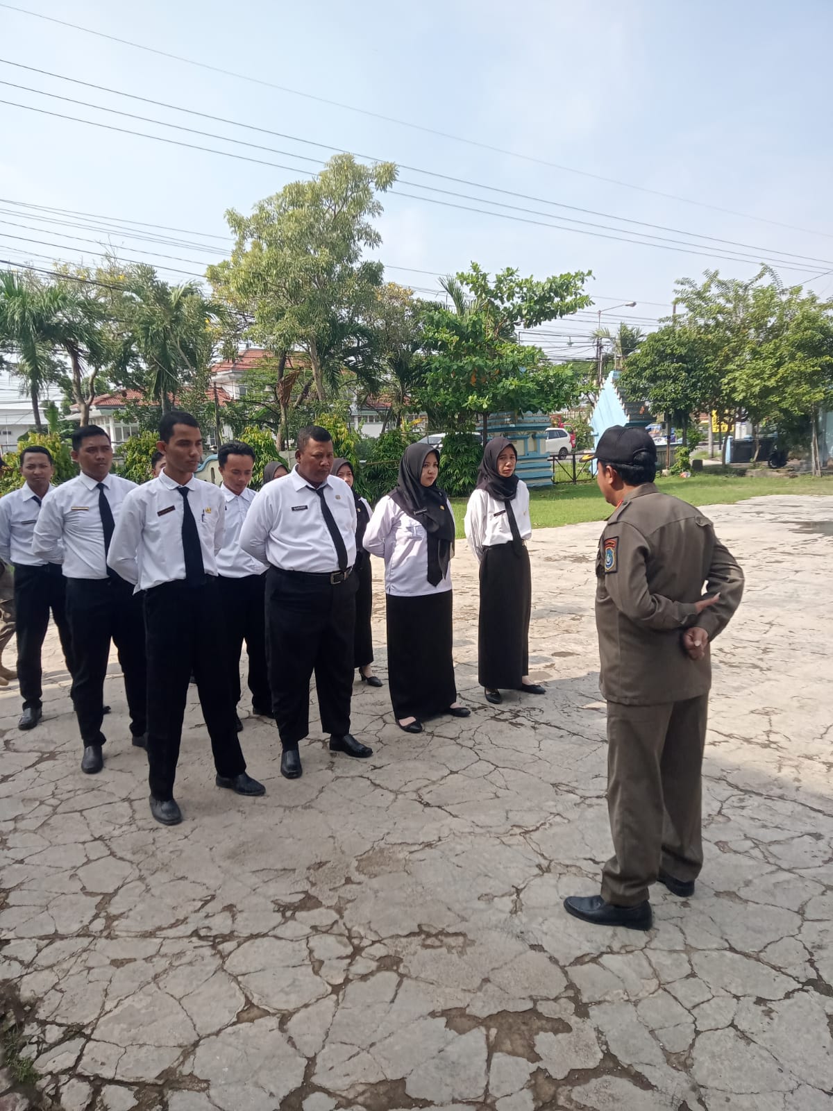 Foto: LATIHAN PBB PESERTA ORIENTASI PPPK TAHAP II DILAKSANAKAN OLEH KASI DAN STAF SEKSI TRANTIBUM KECAMATAN PUCUK