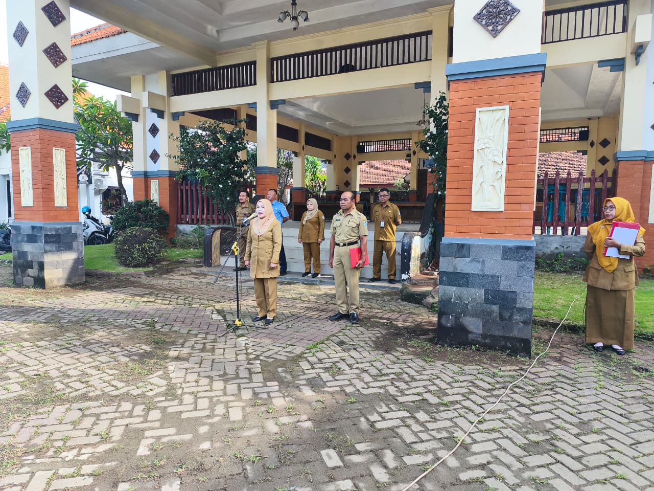 Foto: Apel Senin Pagi Kecamatan Pucuk