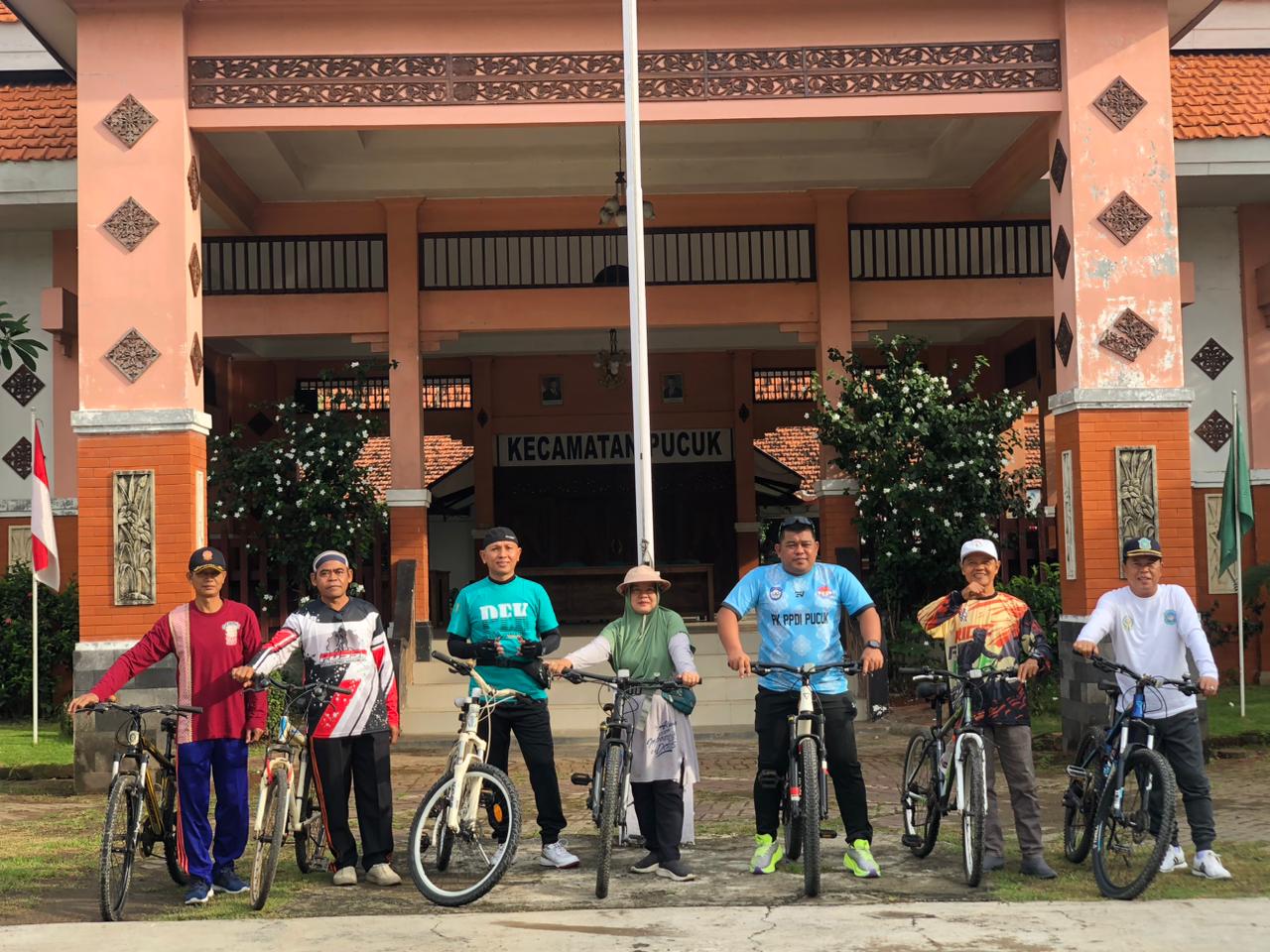 Foto: PUCUK ONTHEL SAMBANG DESA “POSSA” WARUKULON - WANAR - GEMPOLPADING - PUCUK