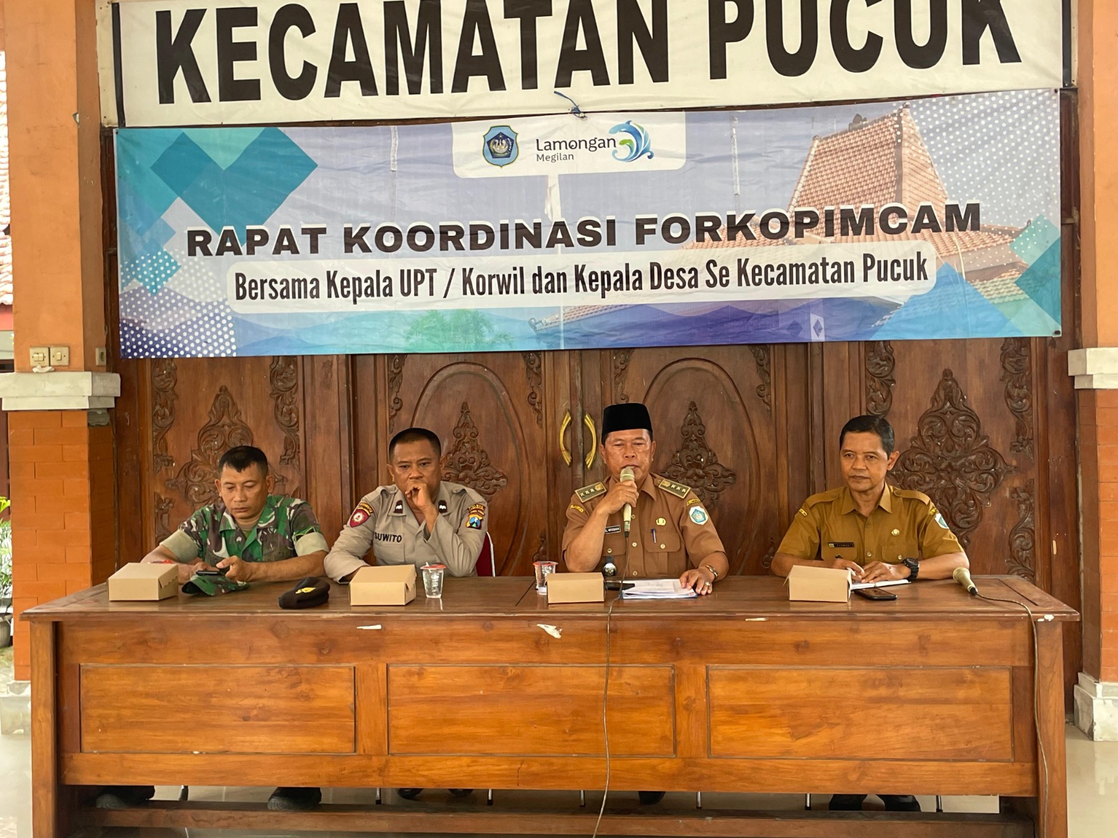Foto: RAPAT KOORDINASI FORKOPIMCAM BERSAMA KEPALA UPT/KORWIL DAN KEPALA DESA SE KECAMATAN PUCUK