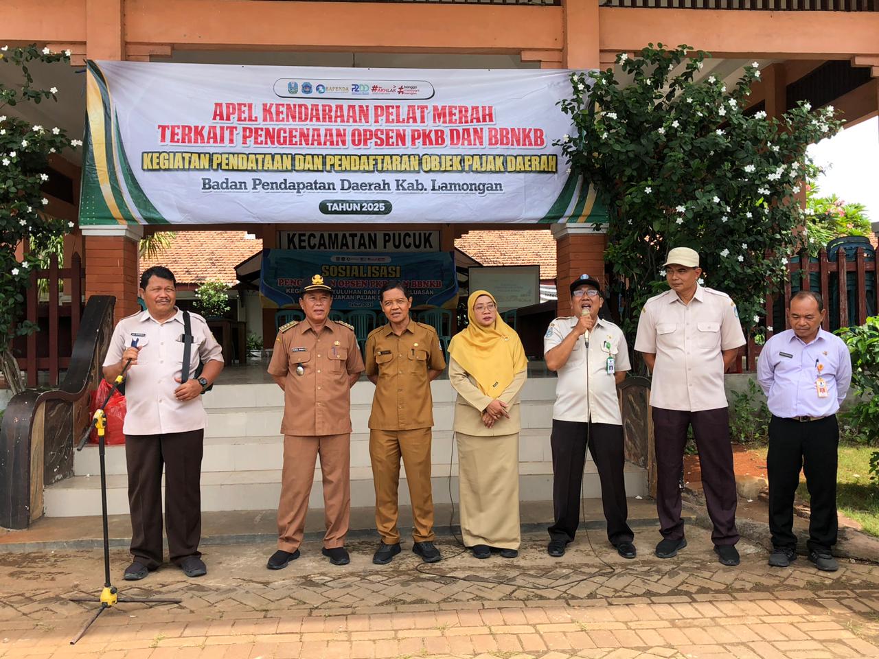 Foto: APEL KENDARAAN PELAT MERAH BADAN PENDAPATAN DAERAH KABUPATEN LAMONGAN DI KECAMATAN PUCUK