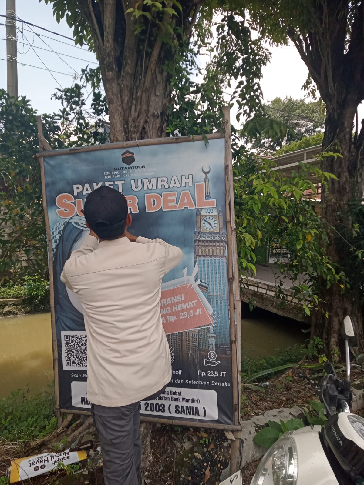 Foto: KEGIATAN BIDANG TRANTIB KECAMATAN PUCUK DALAM RANGKA PENERTIBAN REKLAME DAN DALAM RANGKA MENDUKUNG PROGRAM GERAKAN INDONESIA ASRI