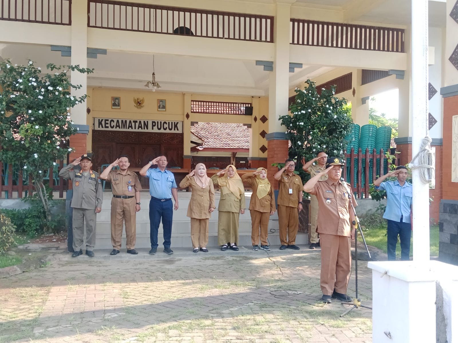 Foto: Kegiatan Apel Pagi Senin Pegawai Kecamatan Pucuk 2026