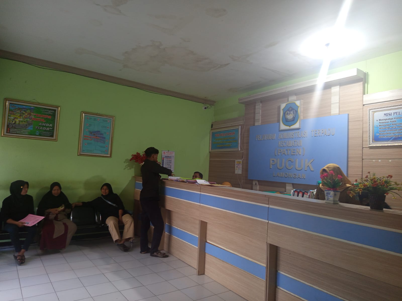 Foto: Kegiatan Rutinitas Pelayanan kependudukan Kantor Kecamatan pucuk Tahun 2026