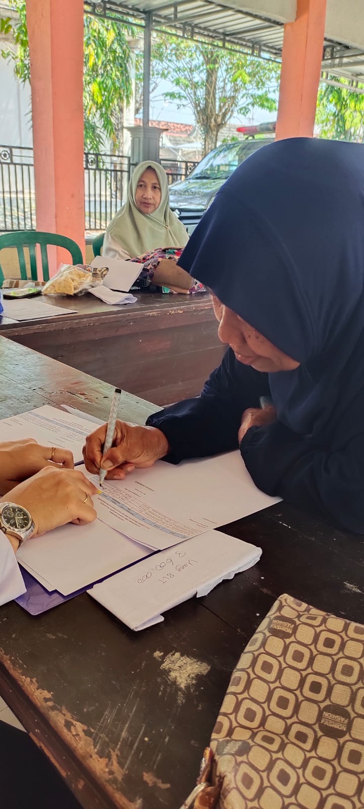 Kegiatan Pencairan BLT DD Desa Karangringgil Kecamatan Pucuk 2026