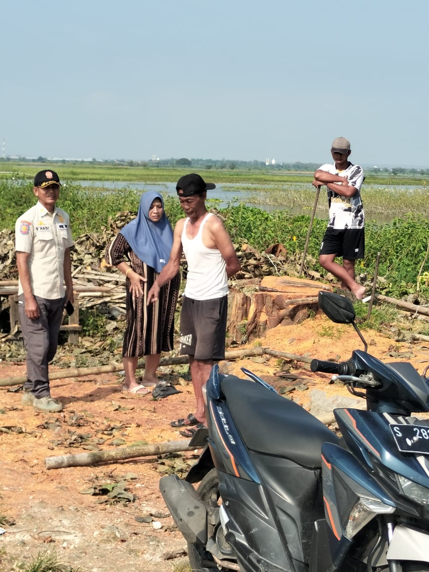 Kegiatan Cek Lokasi Bekas Pemotongan Pohon di Sekitar Pintu Air Rawa Perbatasan Kecamatan Pucuk dan Kecamatan Sekaran.