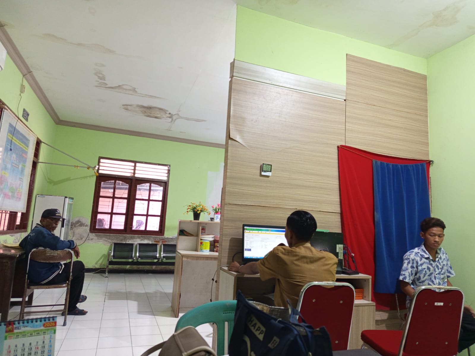 Foto: Kegiatan Rutinitas Pelayanan Administrasi Kependudukan Kantor Kecamatan Pucuk 2026