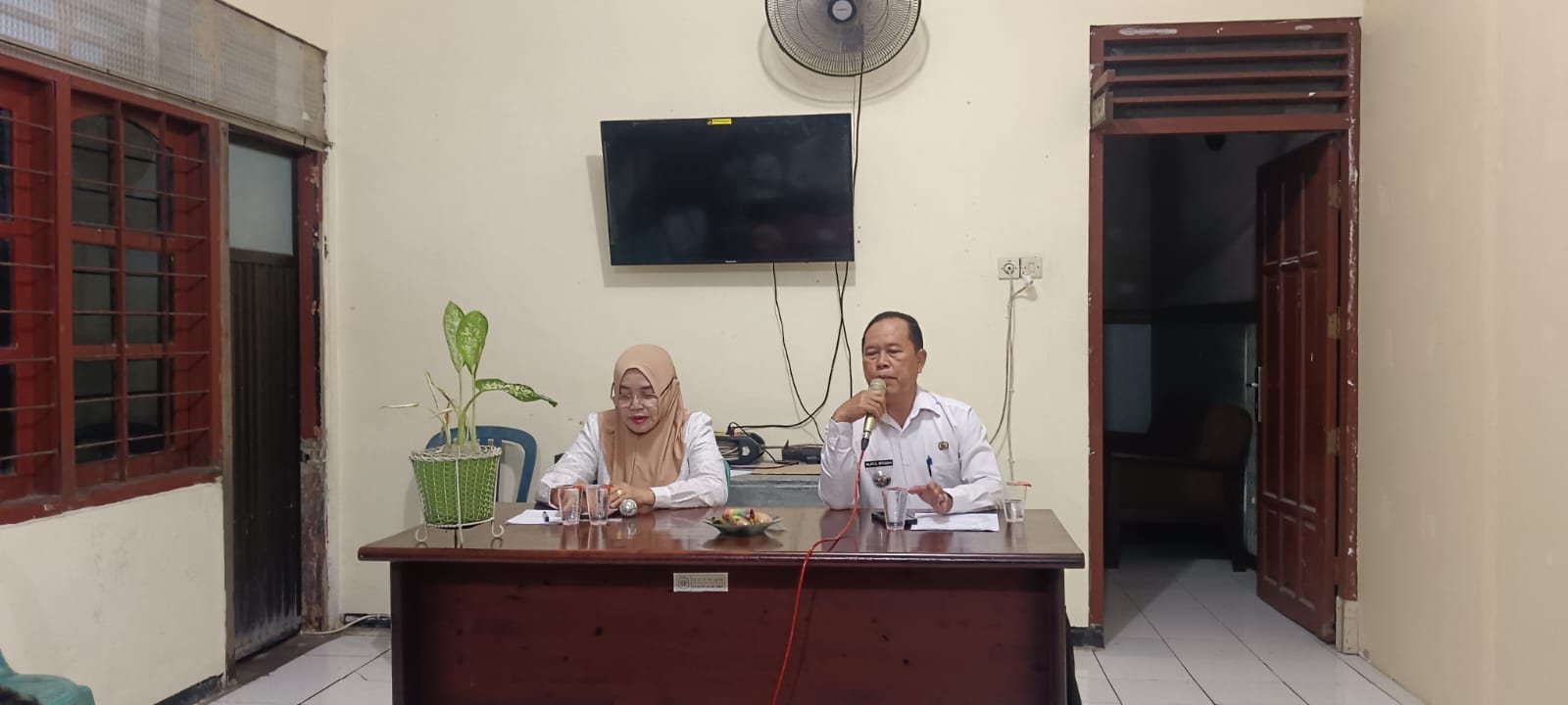 Foto: Rapat staf Pegawai Kantor Kecmatan Pucuk Tahun 2026