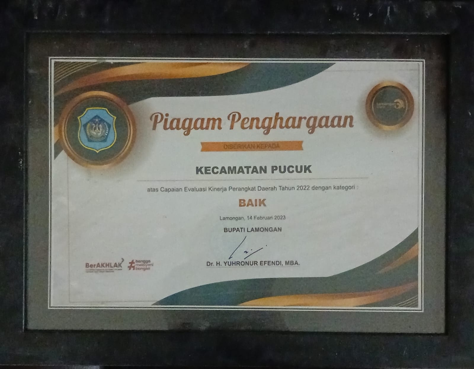 Foto: Penghargaan Kecamatan Pucuk atas Capaian Evaluasi Kinerja Perangkat Daerah di Tahun 2022 Kabupaten Lamongan