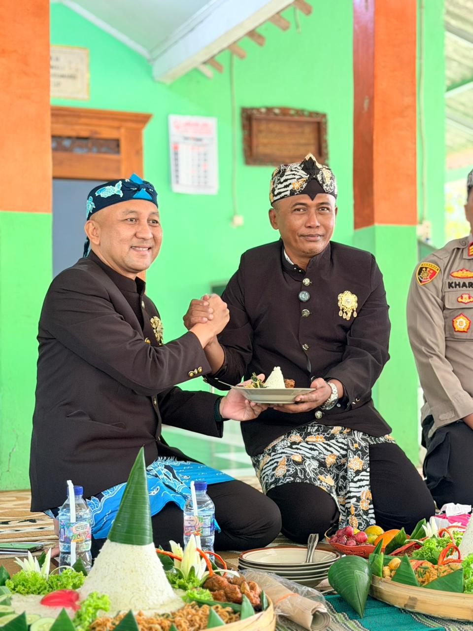 Foto: Kepala Dinas SDABK Hadiri Ziarah Makam Sunan Sendomargi dalam Rangka Hari Jadi Lamongan ke-457