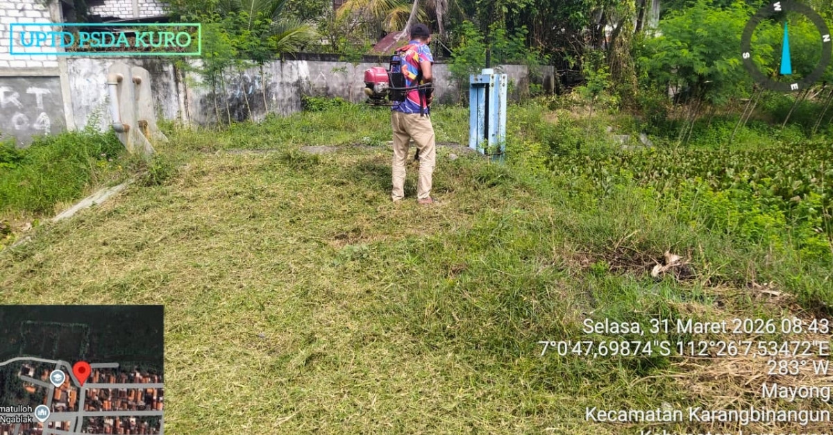 Foto: Pemeliharaan Infrastruktur Irigasi melalui Pemotongan Rumput di Pintu Air 5 Waduk Palangan