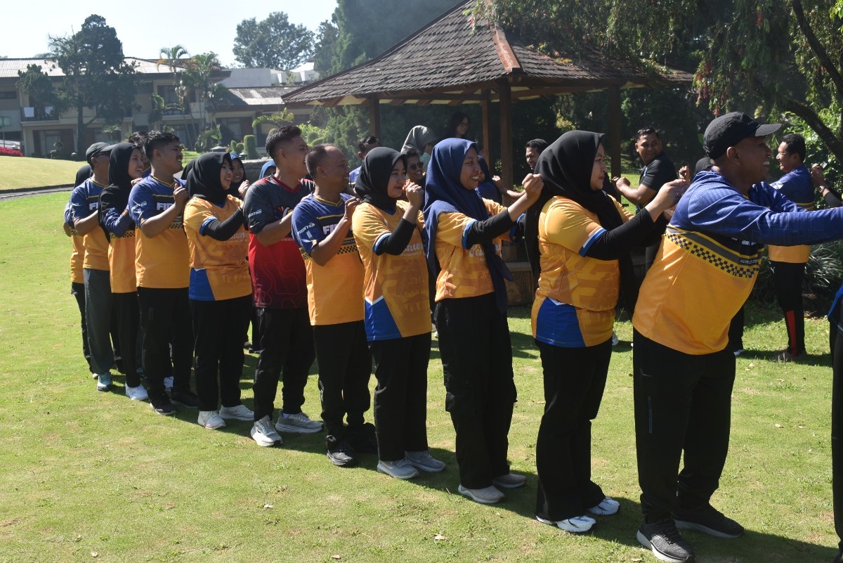 Foto: Seru dan Penuh Kebersamaan, SDABK Lamongan Gelar Fun Game Tingkatkan Soliditas Pegawai