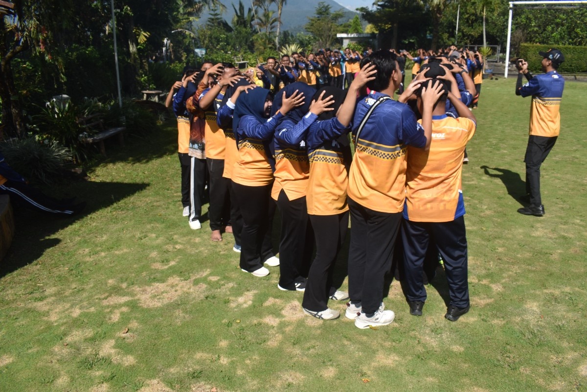 Foto: Seru dan Penuh Kebersamaan, SDABK Lamongan Gelar Fun Game Tingkatkan Soliditas Pegawai