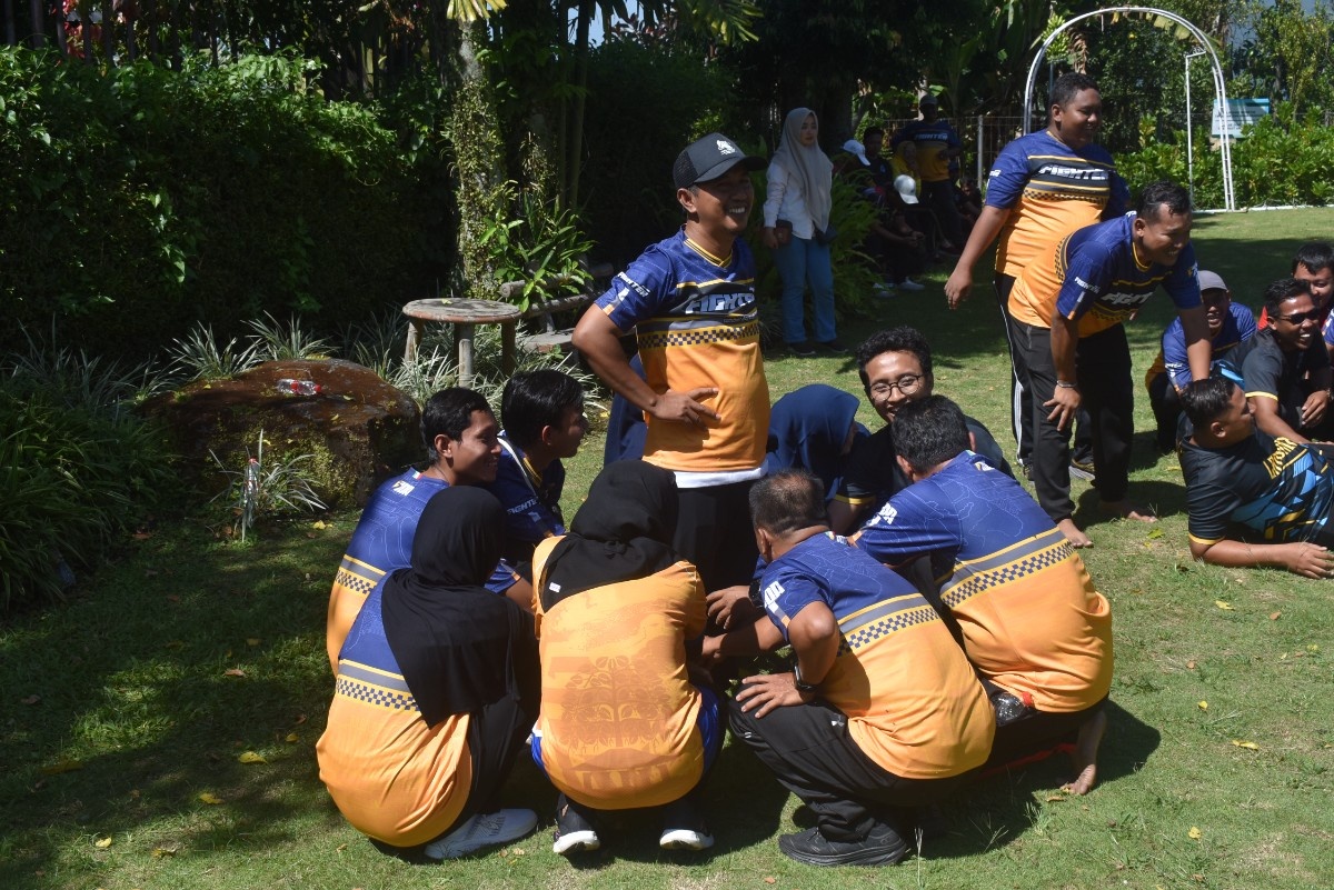 Foto: Seru dan Penuh Kebersamaan, SDABK Lamongan Gelar Fun Game Tingkatkan Soliditas Pegawai