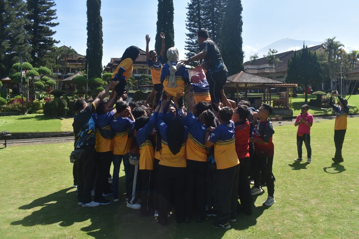Foto: Seru dan Penuh Kebersamaan, SDABK Lamongan Gelar Fun Game Tingkatkan Soliditas Pegawai