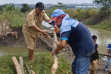 Foto: Penanganan Tanggul Putus Saluran Pembuang Waduk Kalen, Sinergi Lintas Instansi Diperkuat