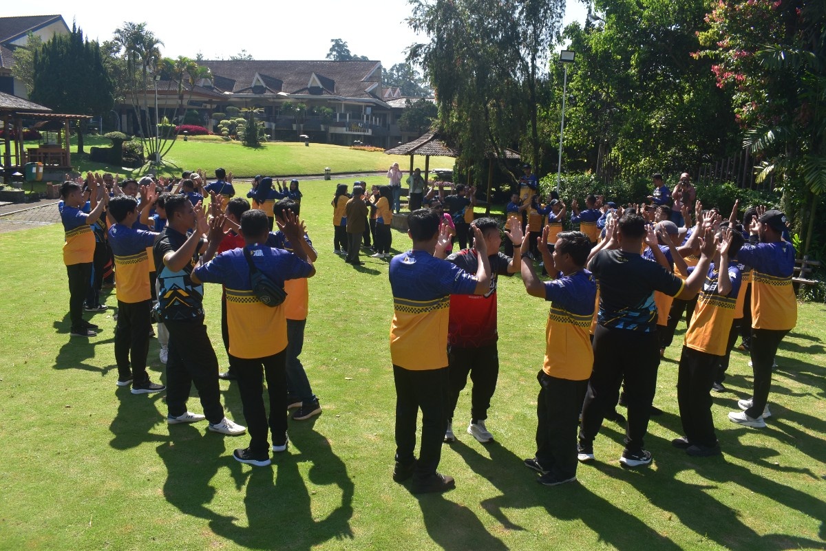 Foto: Seru dan Penuh Kebersamaan, SDABK Lamongan Gelar Fun Game Tingkatkan Soliditas Pegawai
