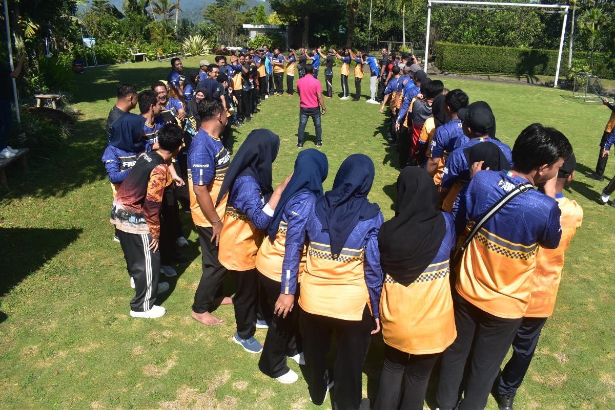 Foto: Seru dan Penuh Kebersamaan, SDABK Lamongan Gelar Fun Game Tingkatkan Soliditas Pegawai